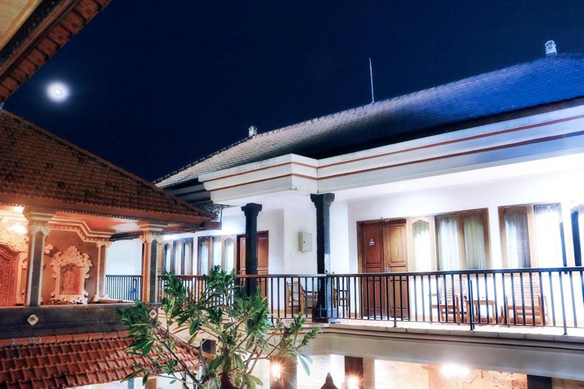 Agus Beach Inn Кута Екстериор снимка